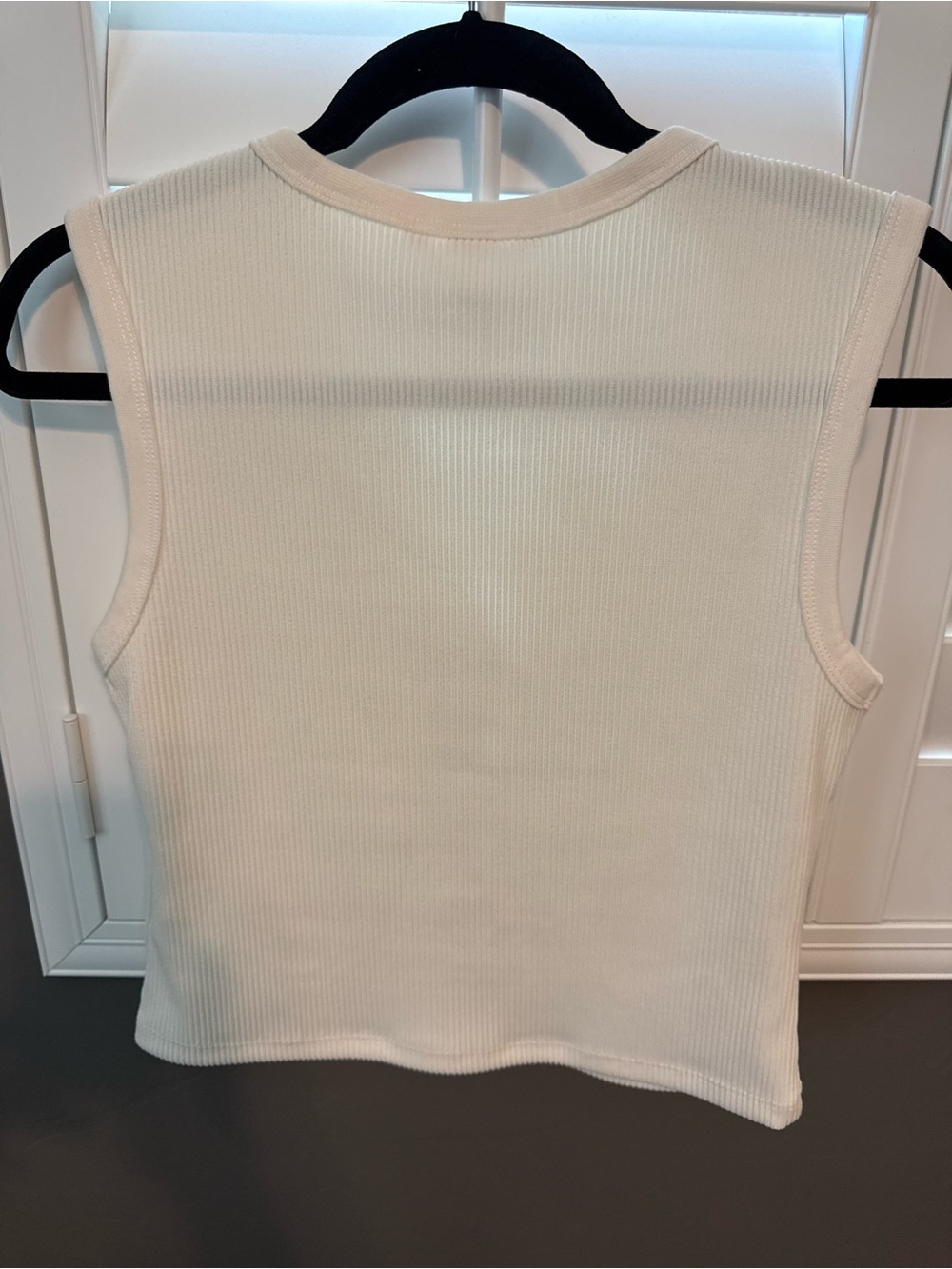 H&M Cream Ribbed V-Neck Button Tank - Picture 4 of 4